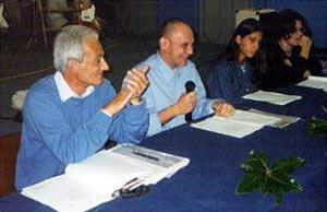 Al microfono Giordano Pompili durante i lavori delle Giuria Popolare di Studenti 2002